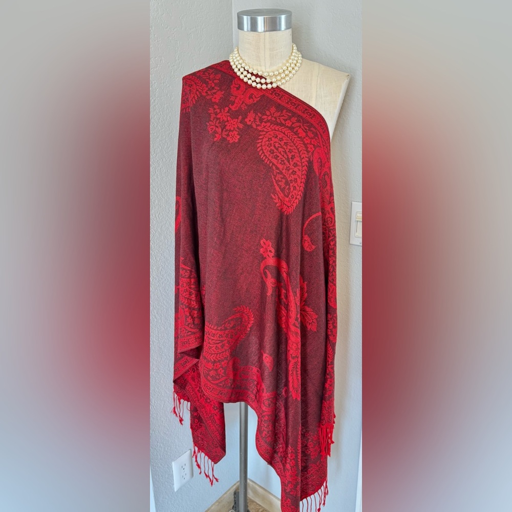 Red Pashmina with Paisley Design - Picture 4 of 5